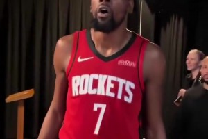 这该死的气质杜兰特这是看到了什么？这么吃惊？